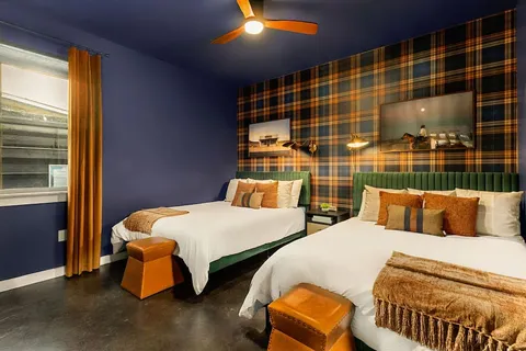 Bedroom 5 — Queen + Queen