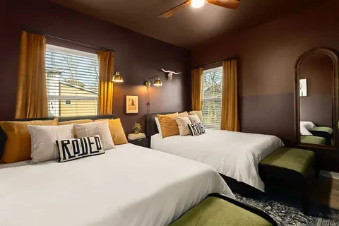 Bedroom 3 — Queen + Queen